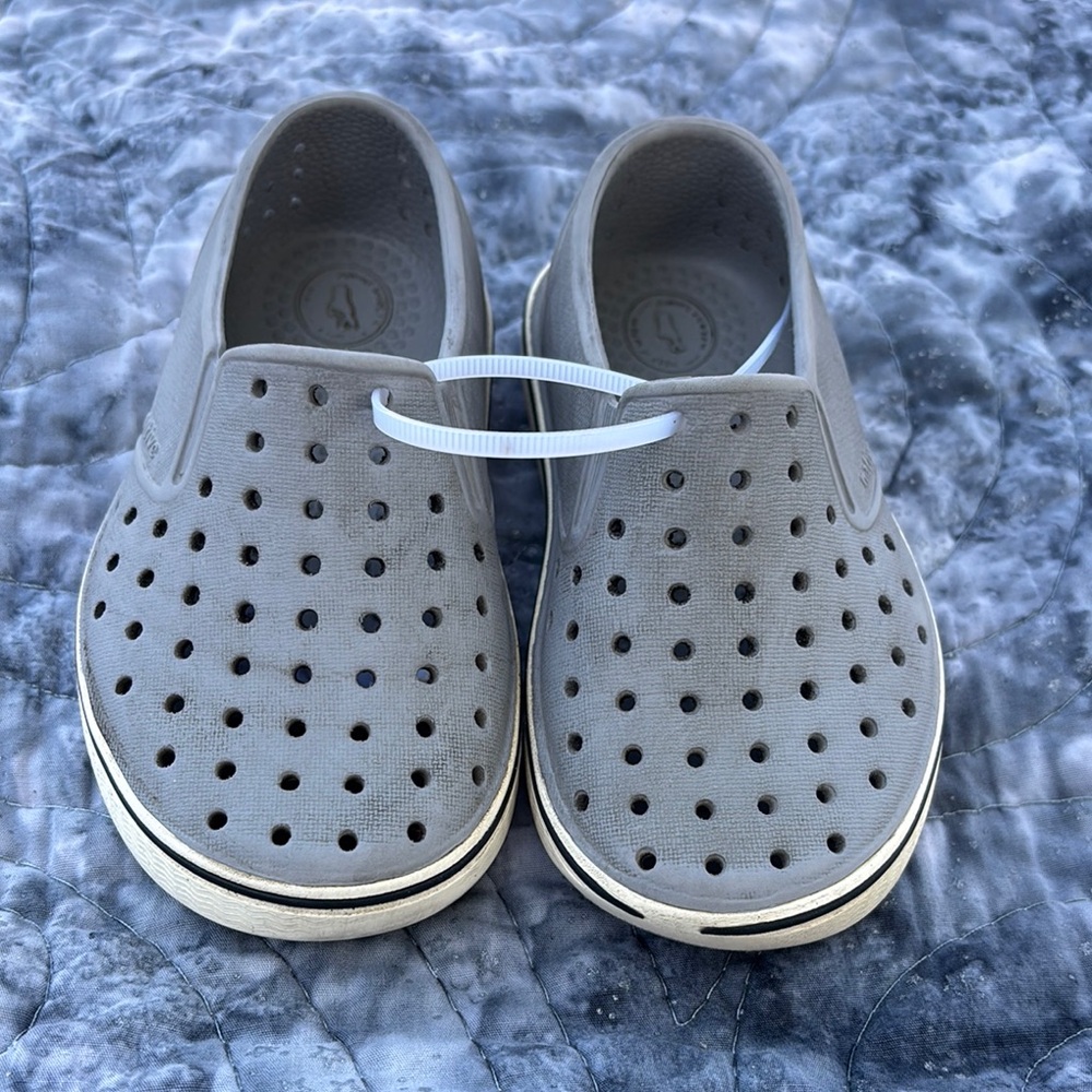Native shoes gray. Size C8